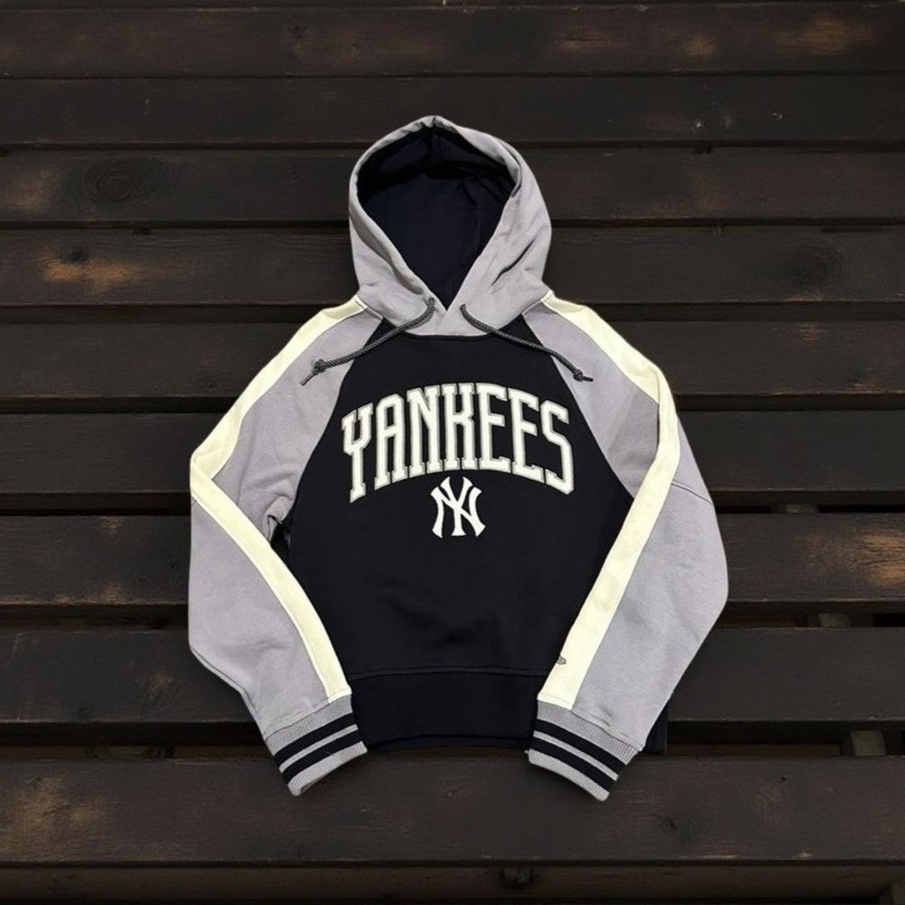 New Era NY Yankees Hoodie Women's Medium Colorblock Black Grey Cream Logo NWT